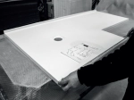 Receveur de douche, sur mesure : Largeur 60 à 300 cm x l. 60 à 150 cm. Bac à douche en résine Akrytan® anti glissant, finition lisse, 10 couleurs, Livraison offerte et rapide