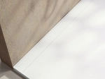 Receveur de douche caniveau avec l'évacuation dans la largeur, L. 100 à 240 cm x l. 70 à 100 cm, Résine Solid-Surface anti glissant PN22, finition lisse blanc mate, LIVRAISON OFFERTE