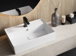 Vasque MESARIA 60 cm en céramique blanc brillant avec trou de robinetterie et trop-plein. Lavabo rectangulaire design à poser. Garantie 10 ans. Livraison gratuite.