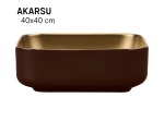 Vasque AKARSU 40 cm en céramique bordeaux extérieur et or mat intérieur. Lavabo design carré à poser avec finition haut de gamme. Livraison gratuite.
