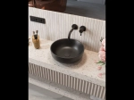 Vasque PELEKAS ronde 38,5 cm en céramique noir mat. Design moderne avec parois fines UP-SLIM. À poser, sans trop-plein. Garantie 10 ans. Livraison gratuite.