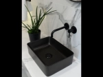 Vasque AVLONAS 40 cm noir mat en céramique. Lavabo rectangulaire design à poser avec parois fines UP-SLIM. Garantie 10 ans. Livraison gratuite.