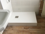 Plinthe en résine pour receveur de douche, Fabrication sur mesure Longueur de 60 à 210 cm, Hauteur de 5 à 20 cm - Livraison offerte