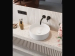 Vasque ROSKA ronde 35 cm en céramique blanc brillant. Mini lavabo idéal petites salles de bain et WC. À poser, sans trop-plein. Livraison gratuite.