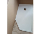 Receveur de douche pentagonal avec seuil anti-débordement – FRAME